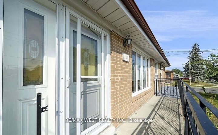 Property Photo:  136 Duncanwoods Drive  ON M9L 2E1 