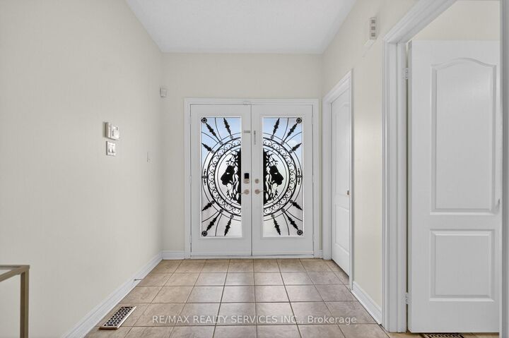 Property Photo: 58 Quailvalley Drive ON L6R 0N4
