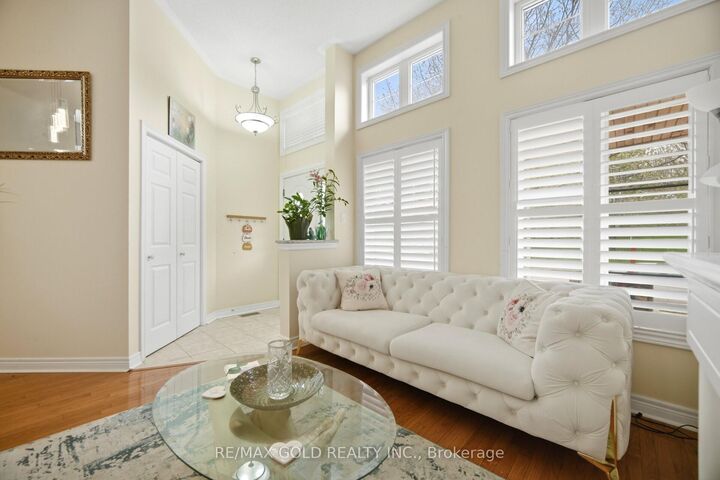 Property Photo:  77 Trailside Walk  ON L6S 6H6 
