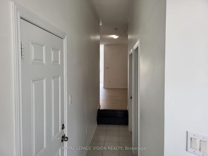 Property Photo:  715 Agnew Crescent Upper  ON L9T 8M6 