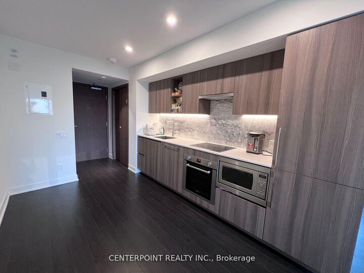 Property Photo: 19 Bathurst Street 606 ON M5V 0N2