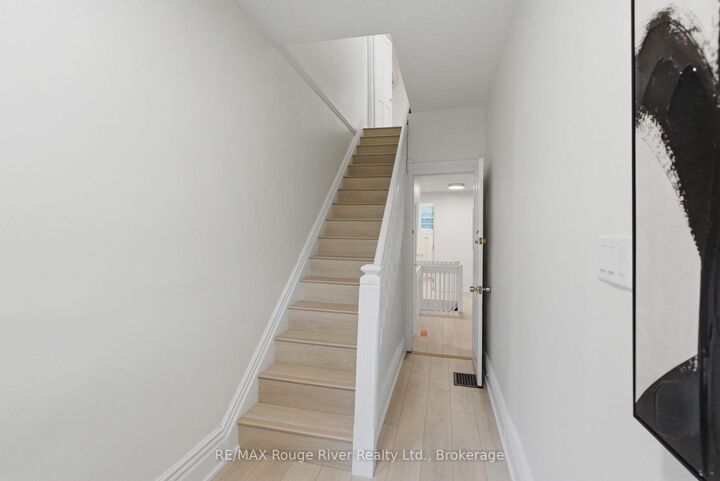 7 Heyworth Crescent — photo 1
