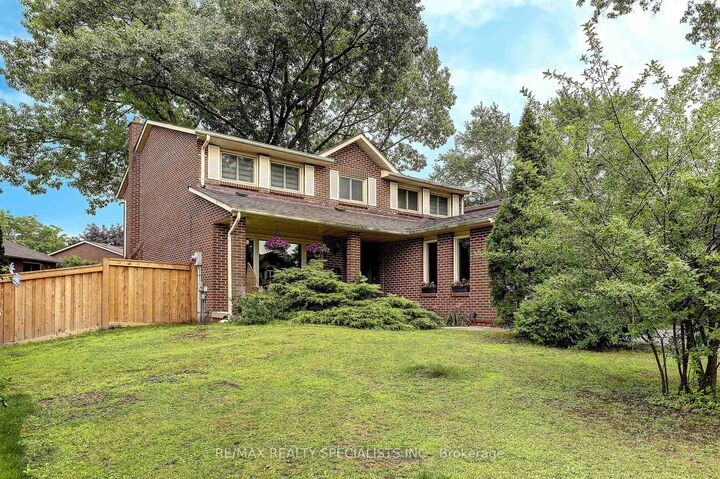 Property Photo: 1712 Fifeshire Court ON L5L 3L6
