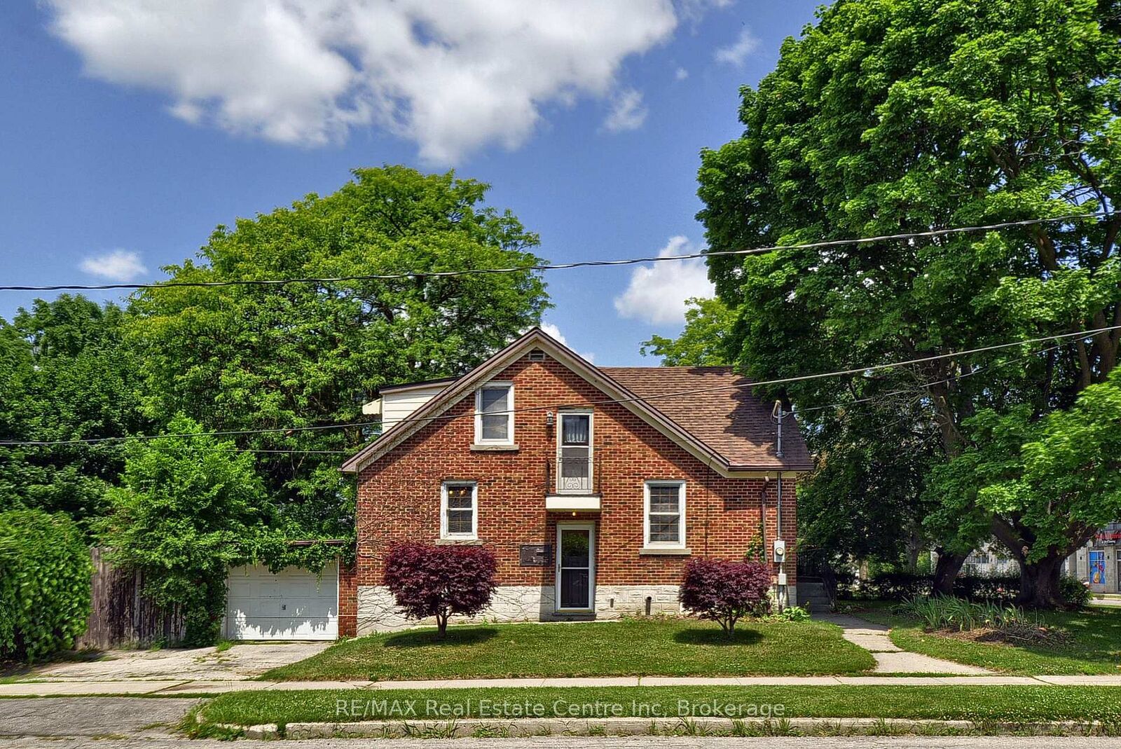 Property Photo:  285 Albert Street W  ON N2L 3T9 