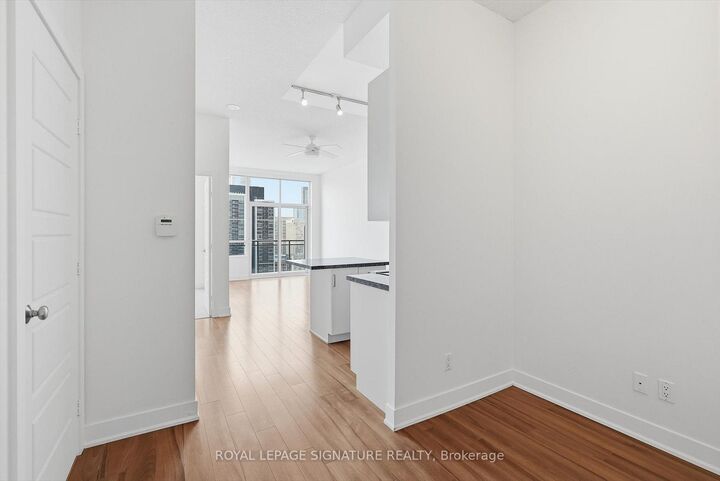 Property Photo: 28 Linden Street Ph7 ON M4Y 0A4