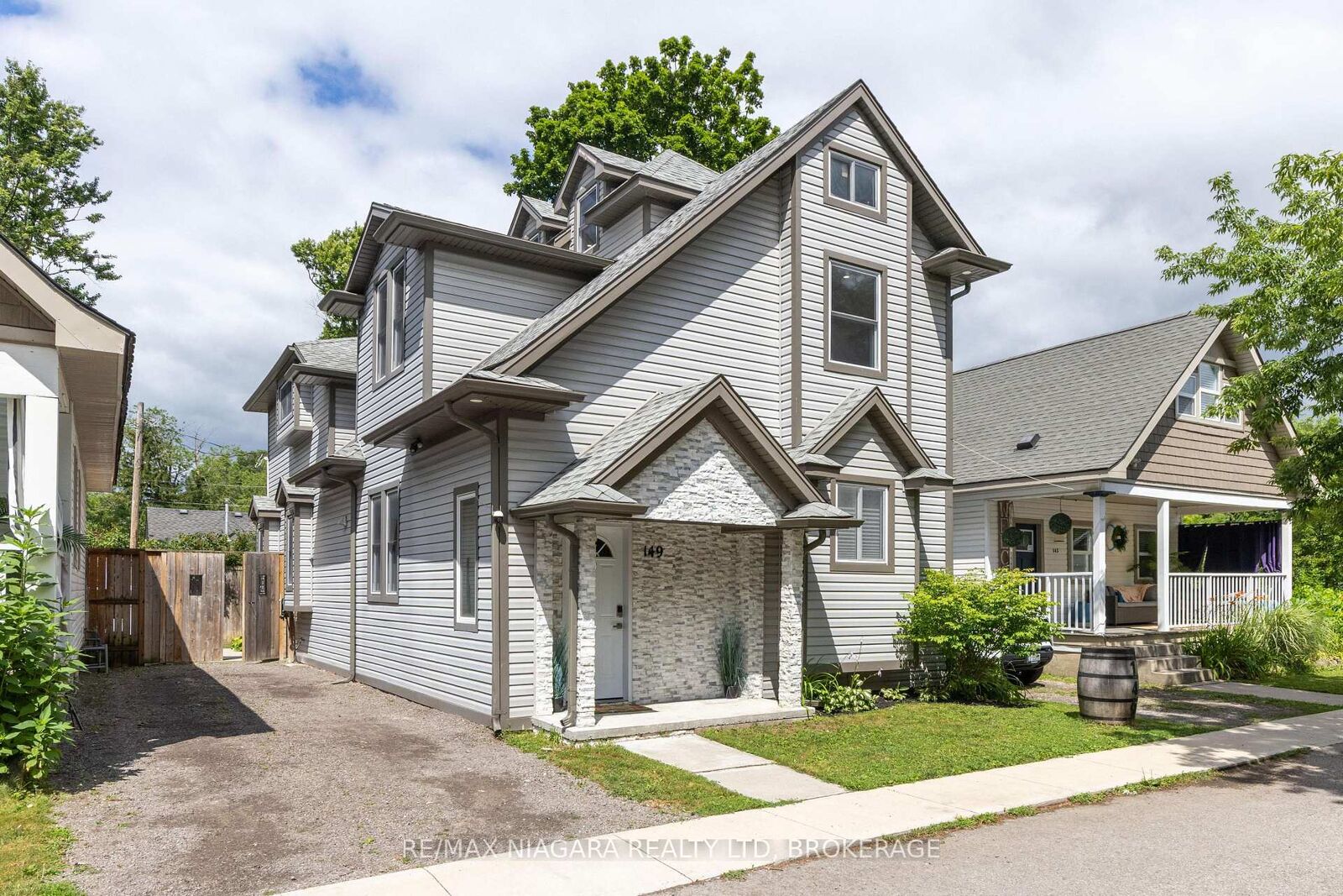 Property Photo:  149 Cambridge Road E  ON L0S 1B0 