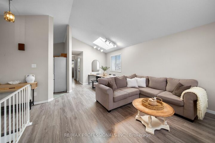 Property Photo:  522 Trico Drive  ON N3H 5M5 