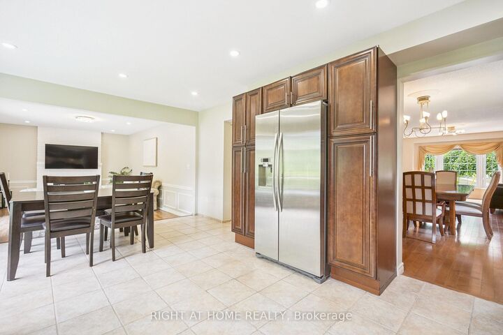 Property Photo: 309 Amberly Boulevard ON L9G 4B6