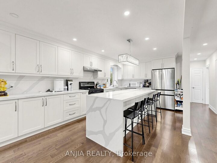 8 Applefield Drive — photo 1