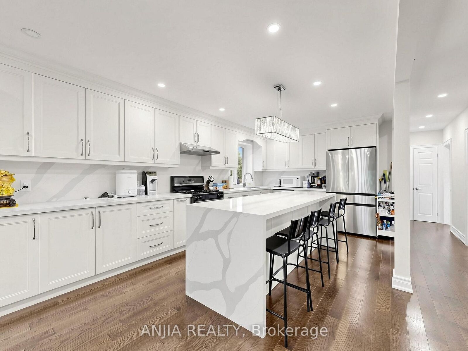 Property Photo: 8 Applefield Drive ON M1P 3X9