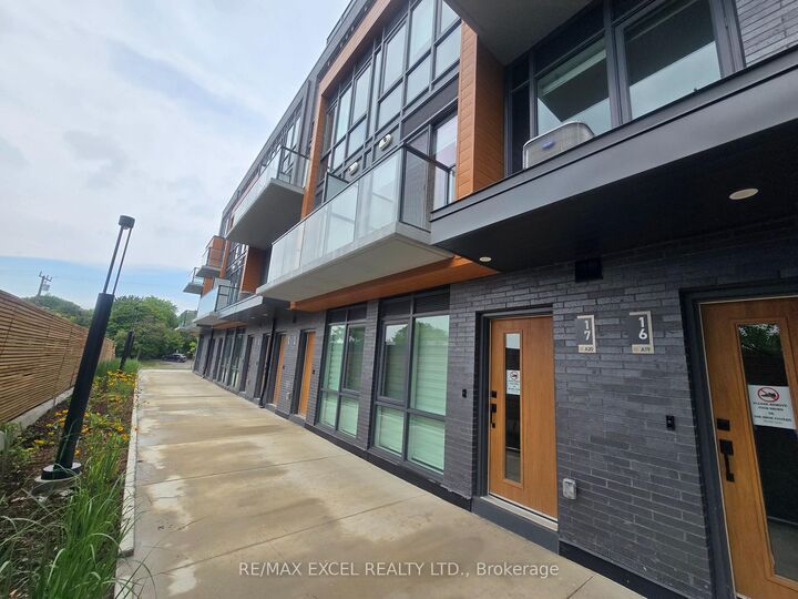 Property Photo:  75 Curlew Drive 17  ON M3A 0A9 