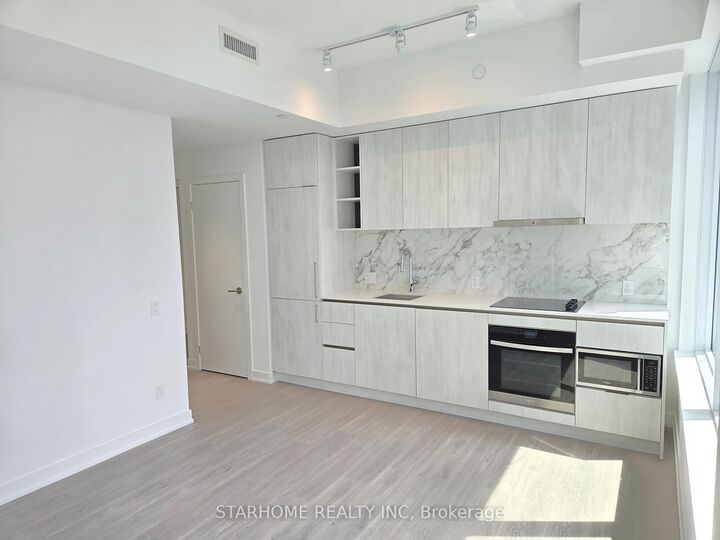 Property Photo:  8 Wellesley Street W 4615  ON M4Y 0J5 