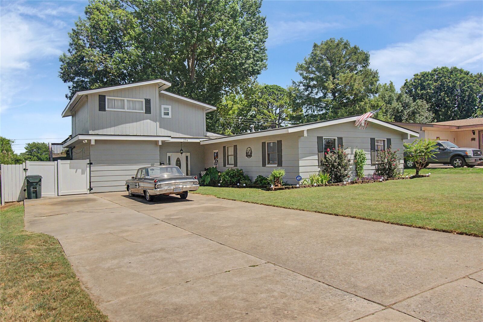 Property Photo: 206 N David Lane OK 74403