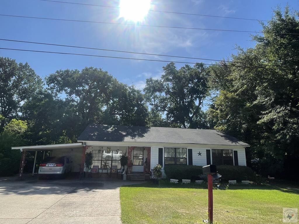 Property Photo:  104 Redbud St.  TX 75503 