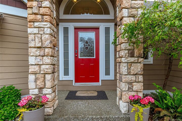 Property Photo: 560 Tory Pl BC V9C 3S2