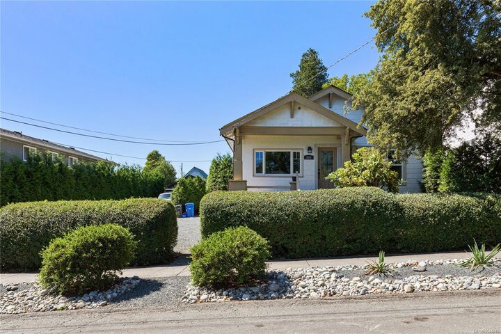 Property Photo: 643 Kennedy St BC V9R 2J9