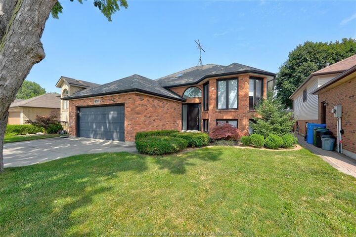 682 Michael Drive — photo 1