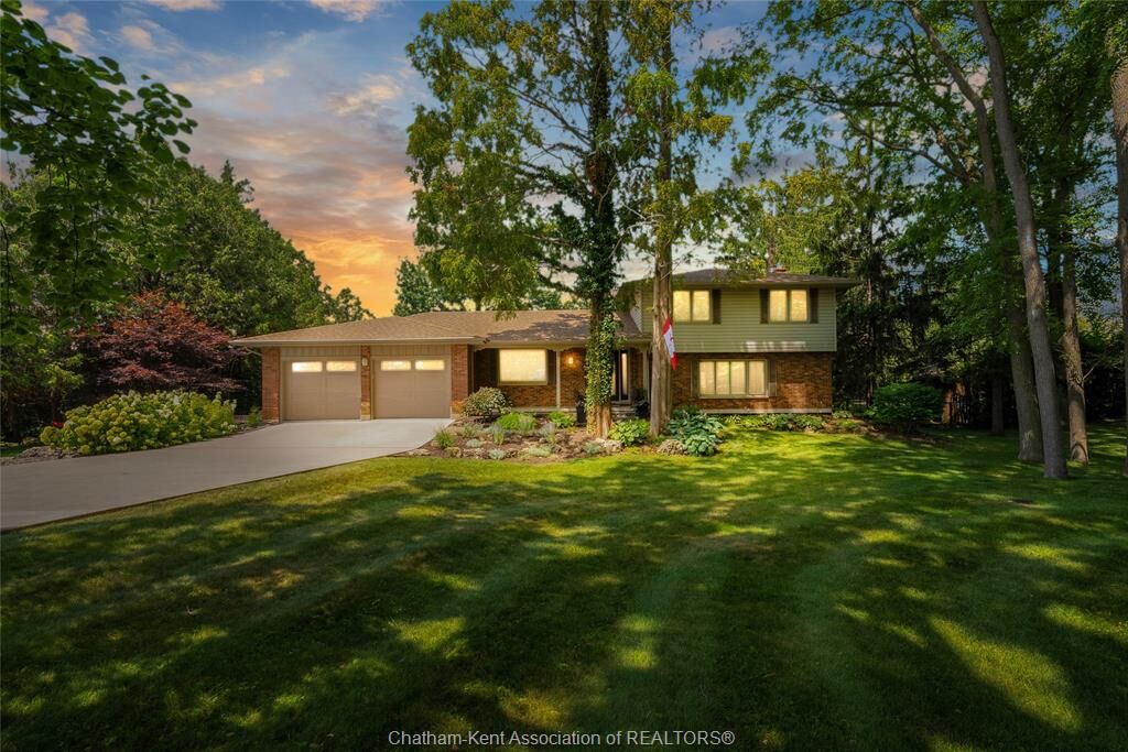 Property Photo: 9133 Woodland Crescent ON N7M 6J8