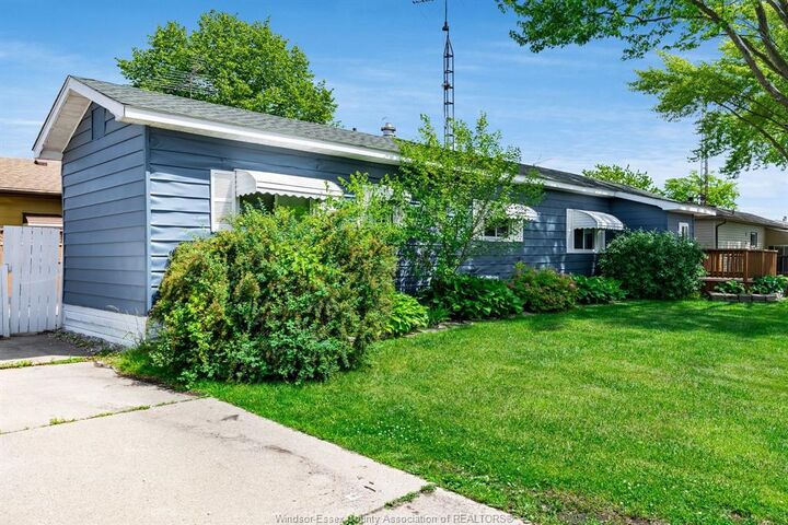 Property Photo: 105 Brooks Boulevard ON N8N 2P7