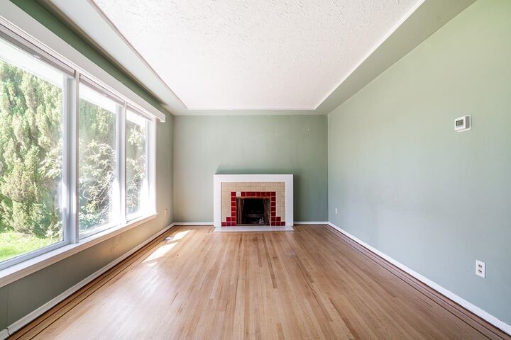 Property Photo: 15405 Semiahmoo Avenue BC V4B 1T6
