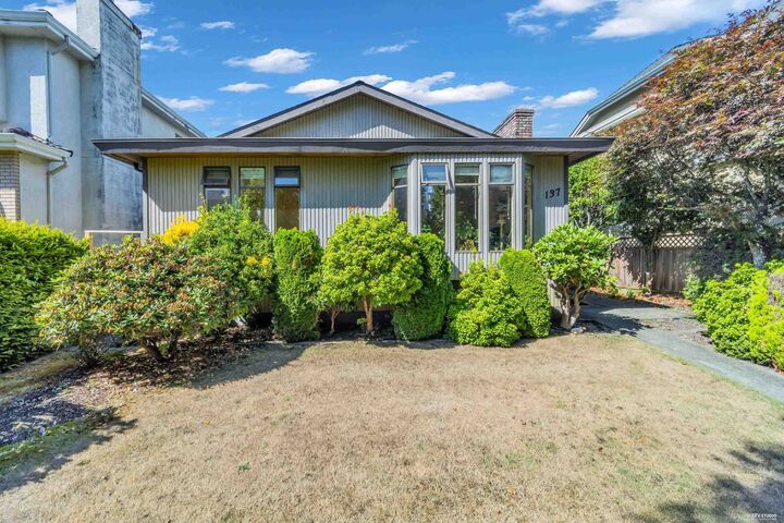 137 W Woodstock Avenue — photo 1