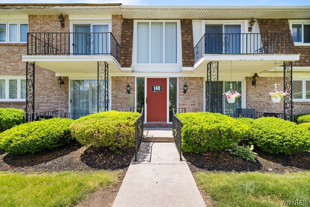 Property Photo: 140 Old Lyme Drive 4 NY 14221