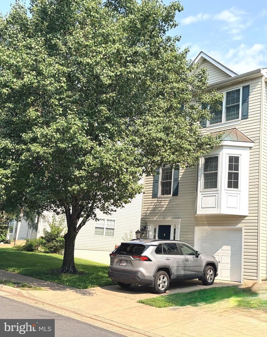 Property Photo: 43100 Sherbrooke Terrace VA 20176