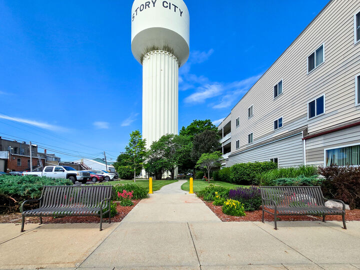 Property Photo:  522 Story Street 301  IA 50248 