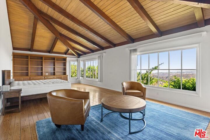 Property Photo: 2317 Kimridge Rd CA 90210