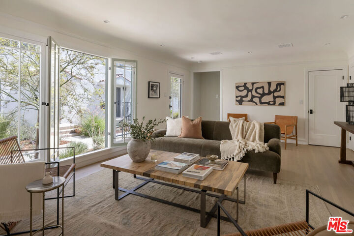 Property Photo:  619 N Sycamore Ave  CA 90036 