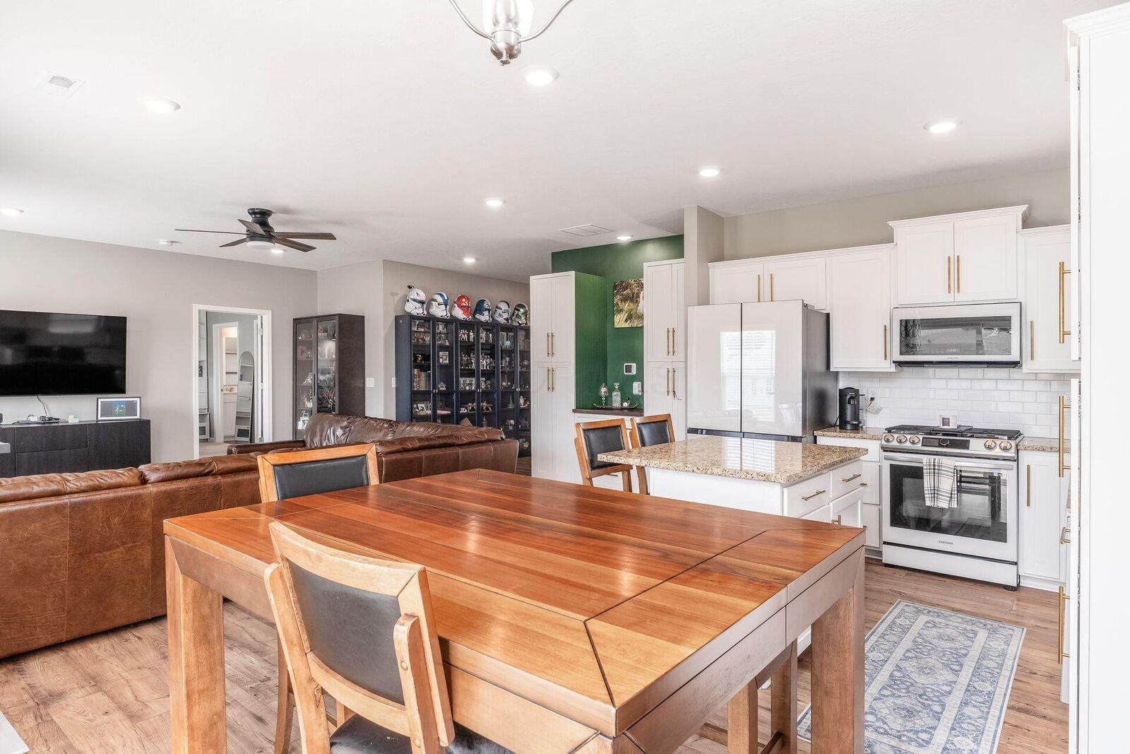 Property Photo:  319 Mannaseh W Drive  OH 43023 