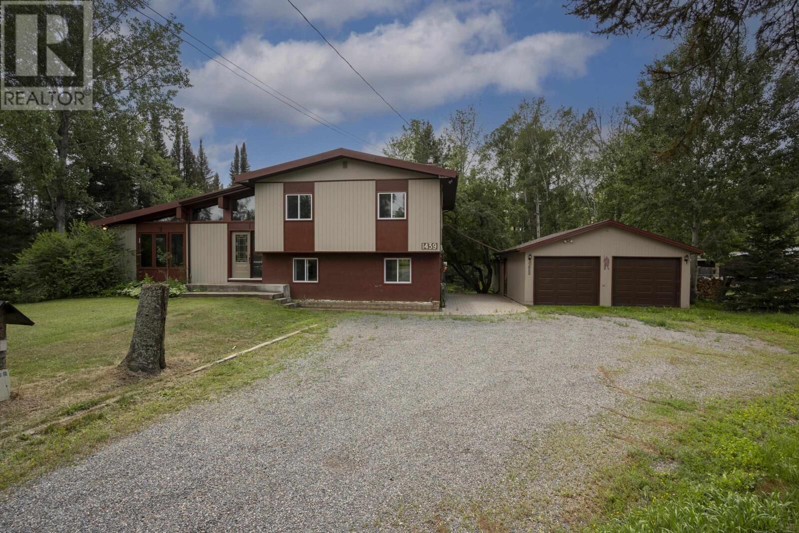 Property Photo: 1439 Louis St ON P7G 1J6