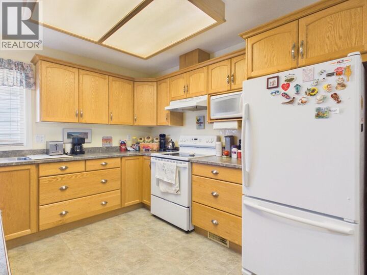 Property Photo: 14 Poplar Court BC V0H 1V5