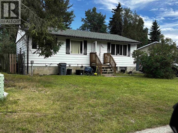 7924 Loyola Crescent — photo 1