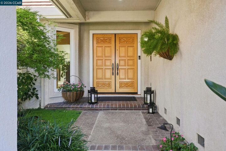 Property Photo: 10 Edinburgh Pl CA 94526