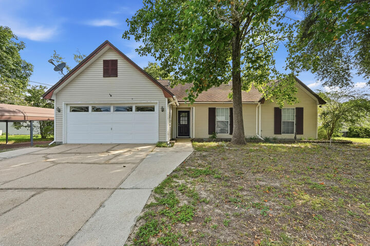Property Photo: 104 Hollow Cove FL 32539