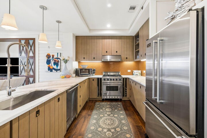 Property Photo: 78 N Barrett Square # 11 FL 32461