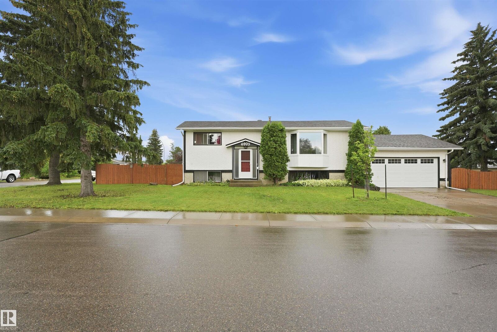 Property Photo:  6903 151 Avenue NW  AB T5C 2Y6 