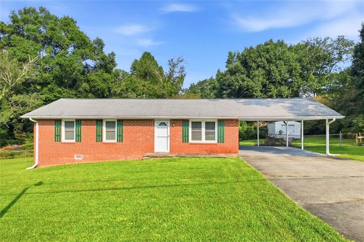 Property Photo: 1465 E Highpoint Drive GA 30134