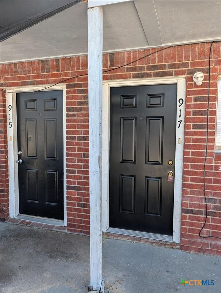 Property Photo: 915 S 15th Street 917 TX 76522