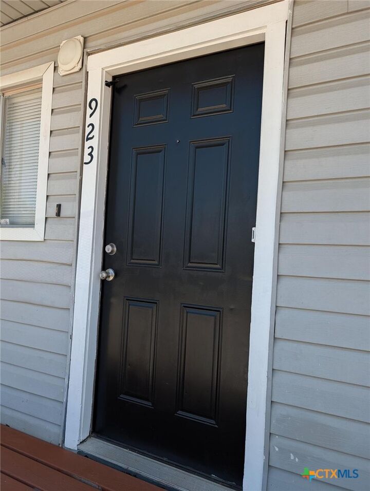 Property Photo: 915 S 15th Street 923 TX 76522