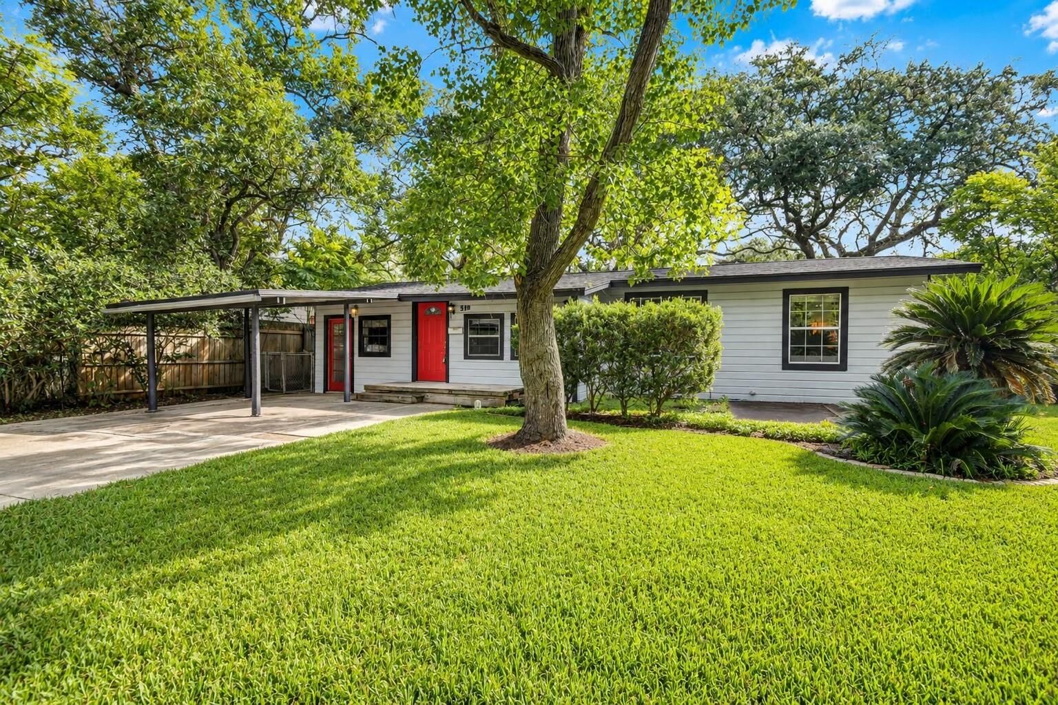 Property Photo: 519 Magnolia Street TX 77566