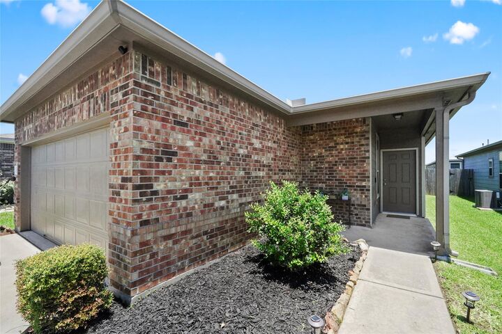 Property Photo:  2719 Skyview Long Drive  TX 77047 