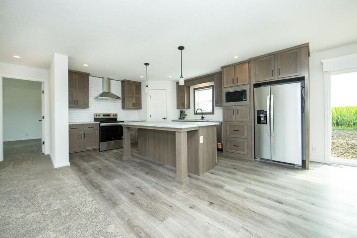 Property Photo:  905 SE 3rd Street  IA 50676 