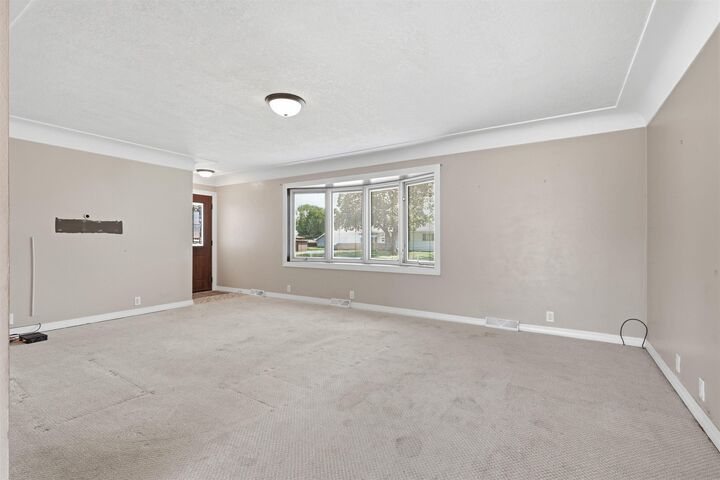 Property Photo:  2724 Barton Avenue  IA 50702 