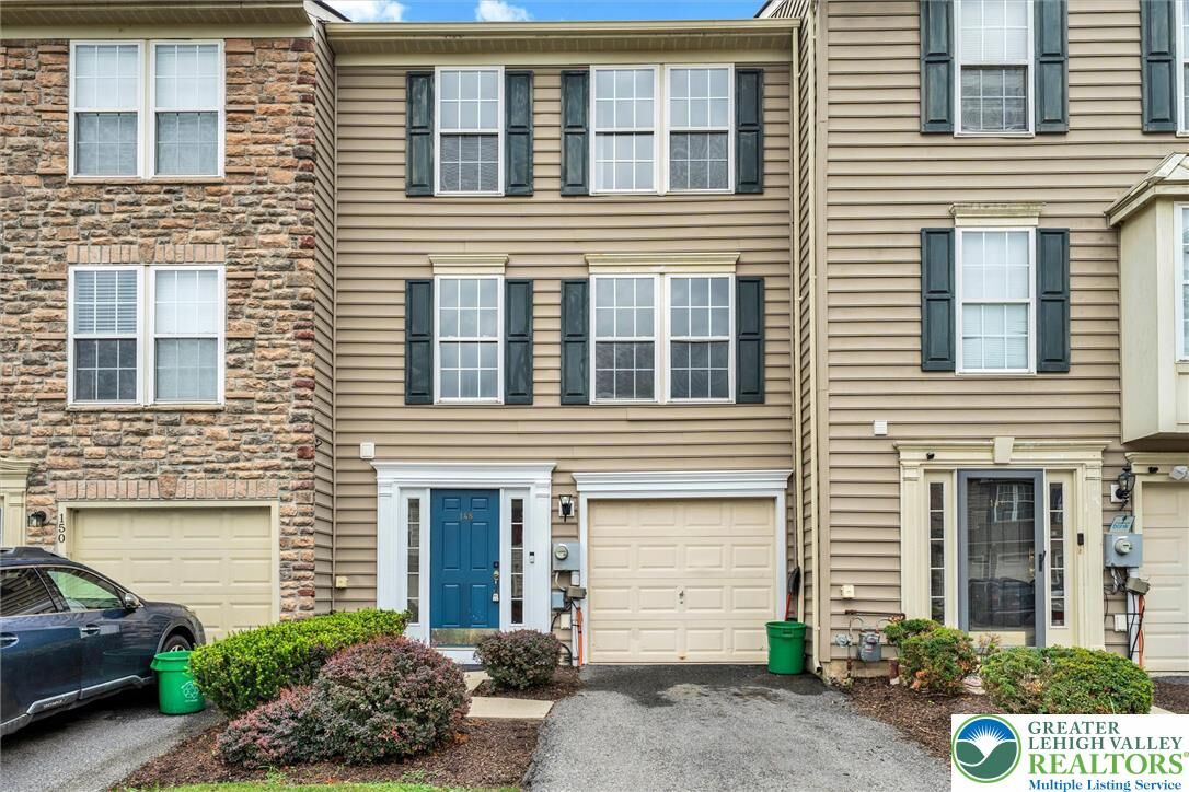 Property Photo: 148 Knollwood Drive PA 18042