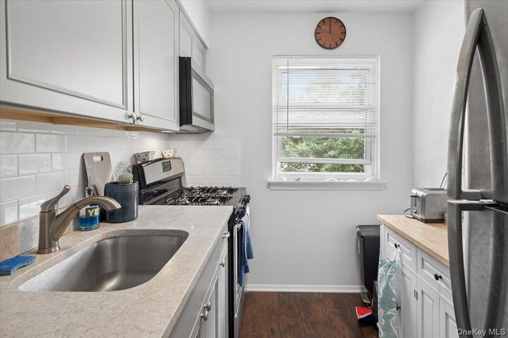 Property Photo:  167 Meyer Oval  NY 10965 