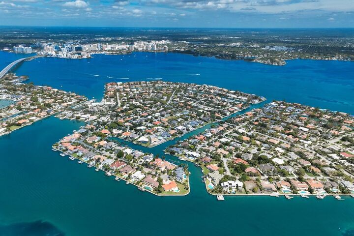 Property Photo: 338 Bird Key Drive FL 34236