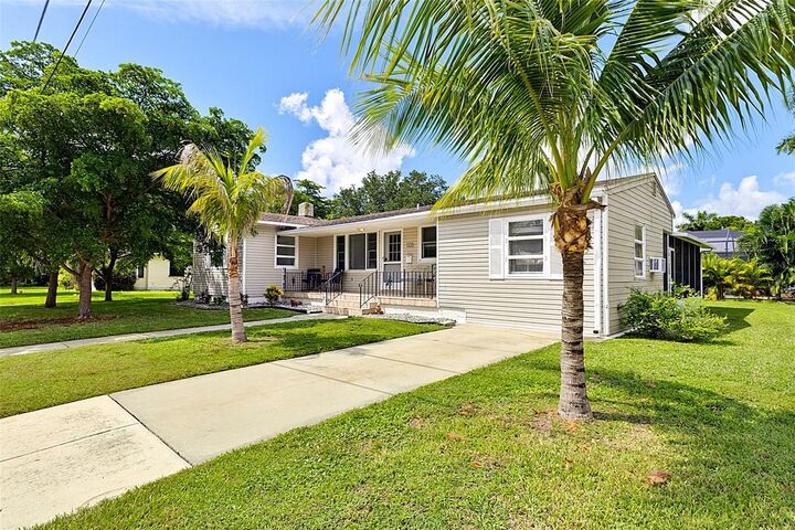 Property Photo: 315 Durrance Street FL 33950