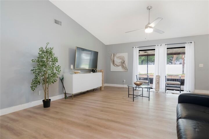 Property Photo:  13613 Old Farm Drive  FL 33625 